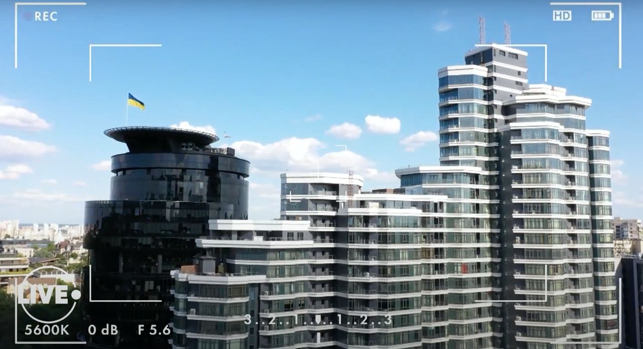 Апартаменты в Царском селе и особняк с мини-полем: жилье Сергея Реброва показали на видео